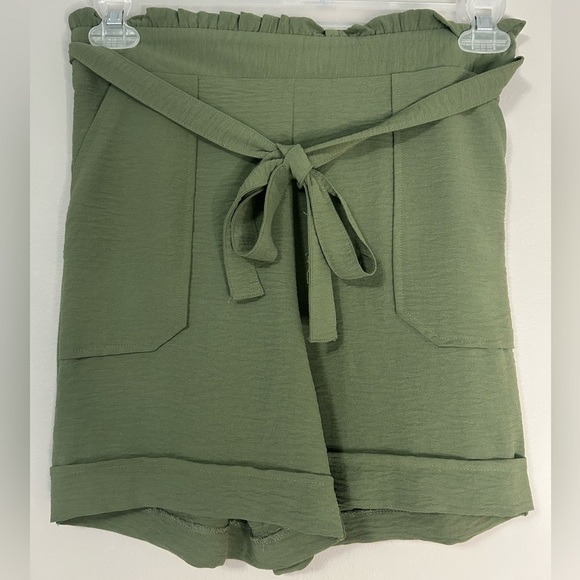 New York Clothing Company Green High-Waisted Shorts with Belt, Size S - Picture 1 of 6